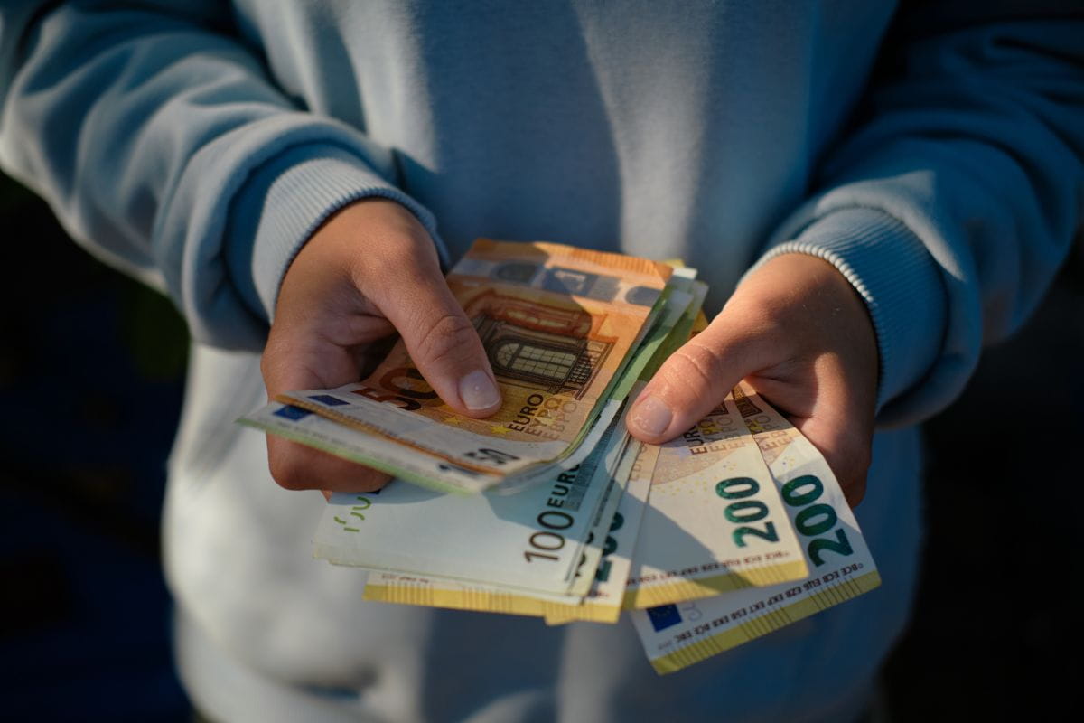 Quanto devi guadagnare per avere più soldi davvero? La cifra che non immagini